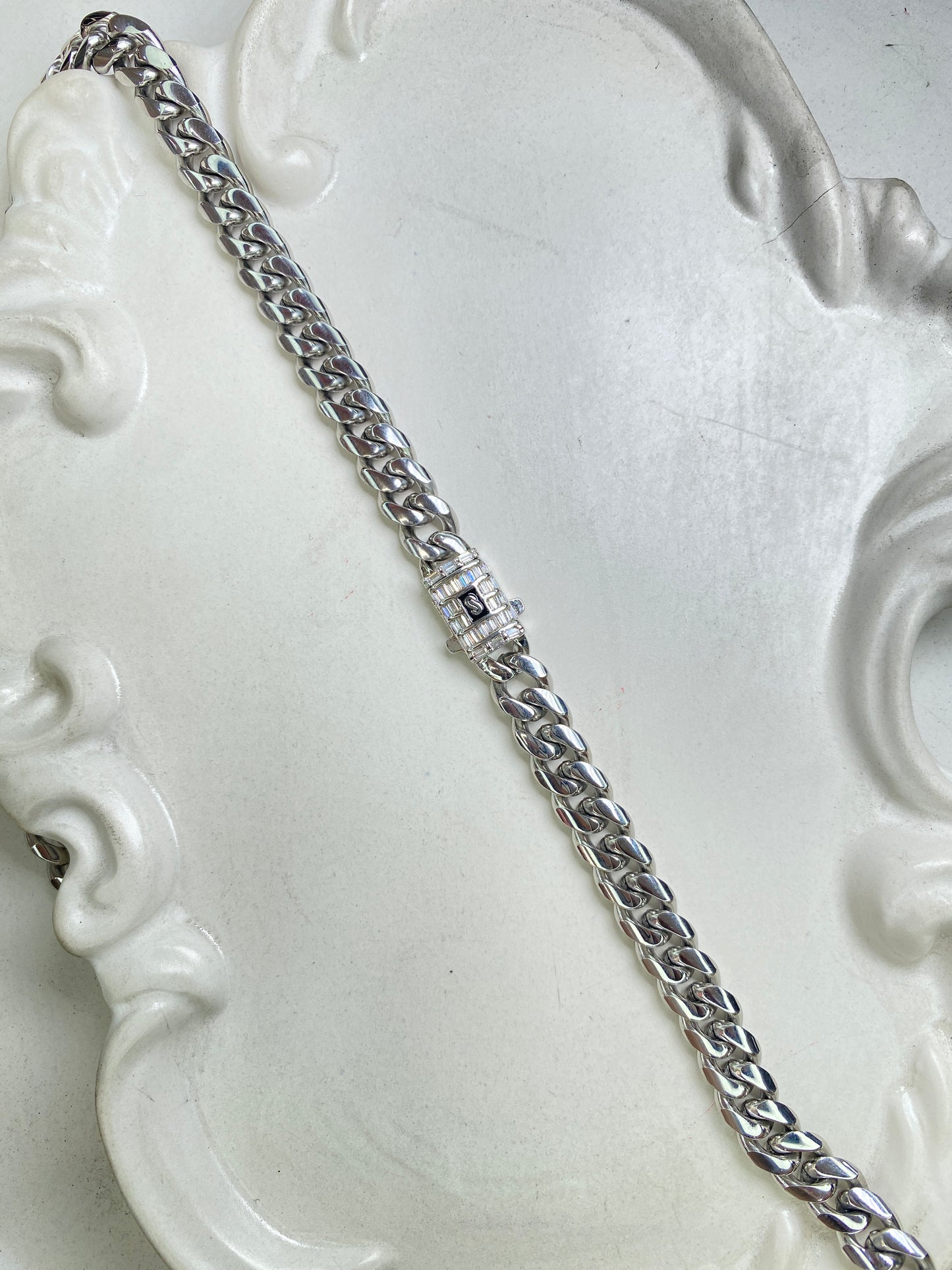 Monaqo Diamond Collar